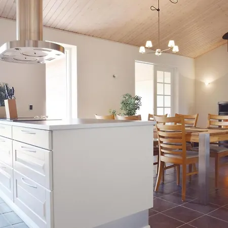 Four-bedroom Holiday In Tranekar * Tranekaer