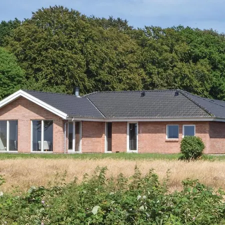 Four-bedroom Holiday In Tranekar Semesterbostad *